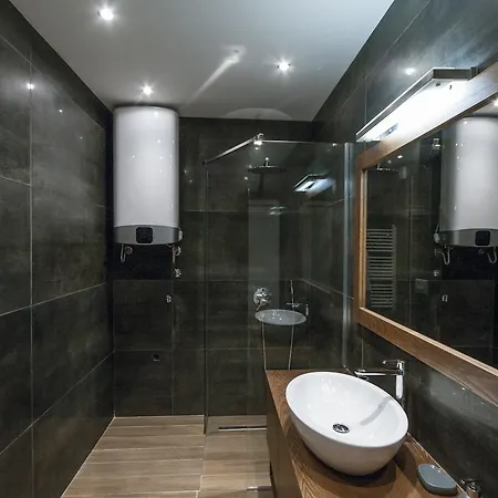 Luxury Penthouse In Central *
