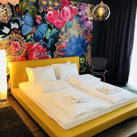 Apartment Luxury Penthouse In Central *